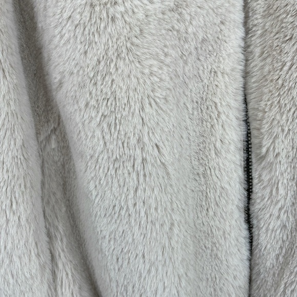 Never Worn Faux Fur M Magaschoni Zip Up Elastic Bottom Beige Fluffy Soft Coat - Picture 2 of 10